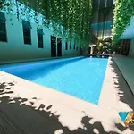 Beauty Suite W Gym Sauna Pool Close 5Th Ave &Beach