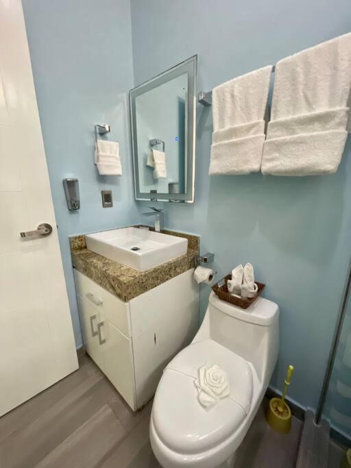 Beauty W Gym Sauna Pool Close 5th Ave &beach Apartamento *
